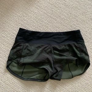 LULULEMON SHORTS Camo size 2reg